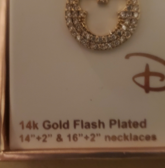 2 DISNEY BOX SETS - Picture 3 of 10